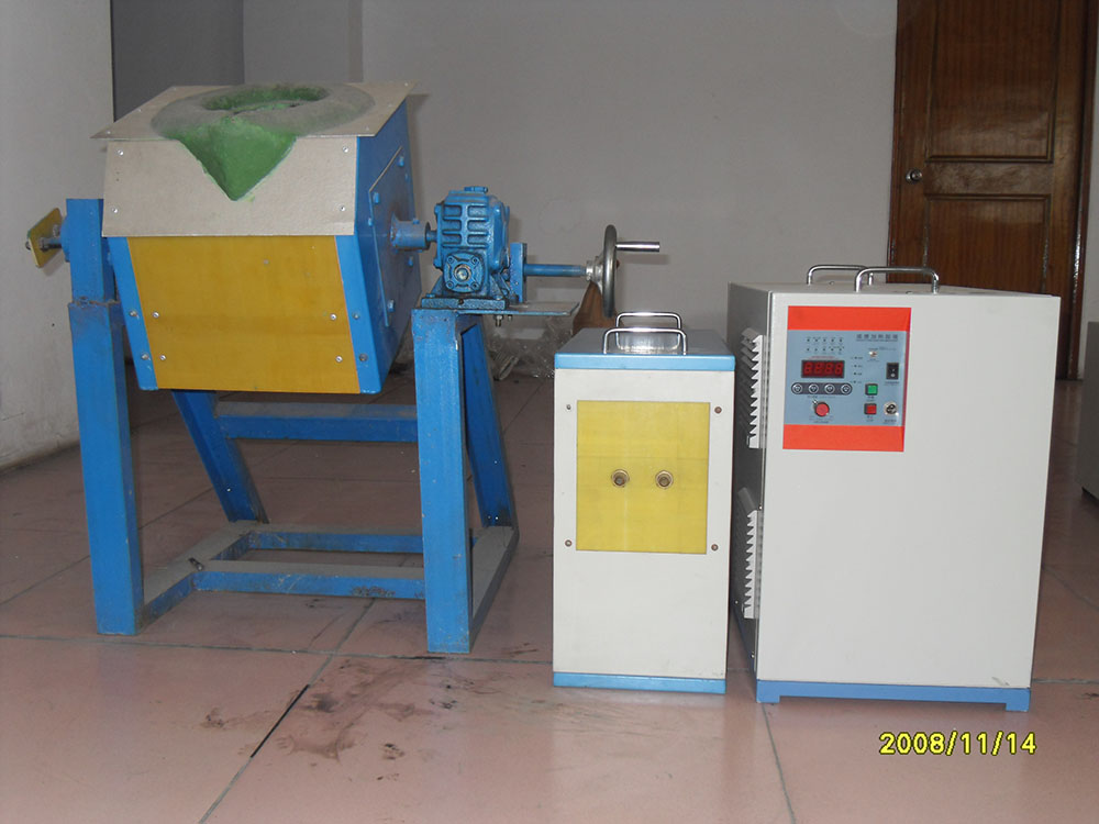 中頻熔煉爐設備